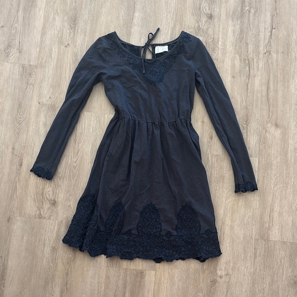 Stylish Anthropologie Gray Dress with navy Embroidery